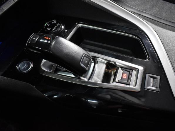Peugeot 3008 II с пробегом 2017 года, цена 1 700 000 рублей, 186146 км, внедорожник, Автокод Объявления