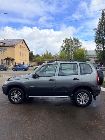Chevrolet Niva I Рестайлинг с пробегом 2017 года, цена 640 000 рублей, 106500 км, внедорожник, Автокод Объявления