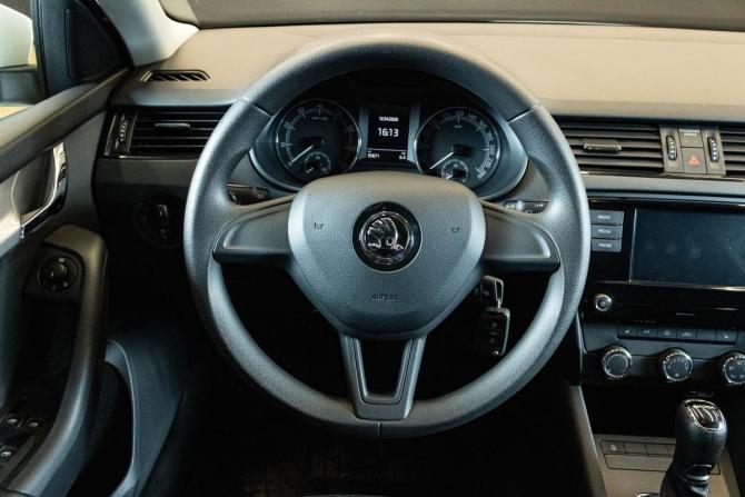 Skoda Octavia III (A7) Рестайлинг с пробегом 2019 года, цена 1 869 000 рублей, 93671 км, лифтбек, Автокод Объявления