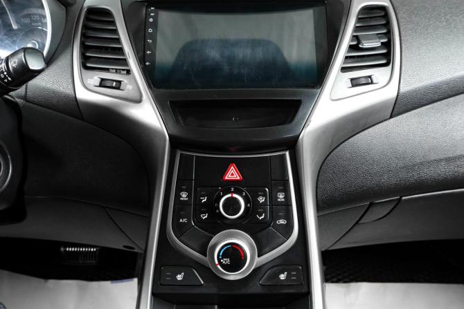 Hyundai Elantra V (MD) Рестайлинг с пробегом 2015 года, цена 959 000 рублей, 282000 км, седан, Автокод Объявления
