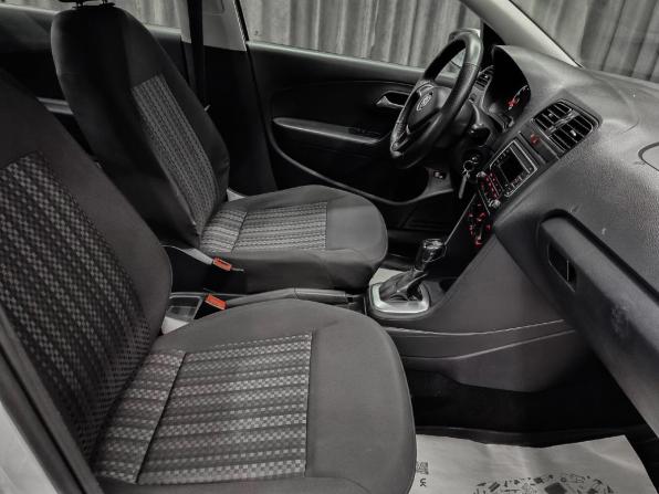 Volkswagen Polo V Рестайлинг с пробегом 2019 года, цена 850 000 рублей, 58000 км, седан, Автокод Объявления