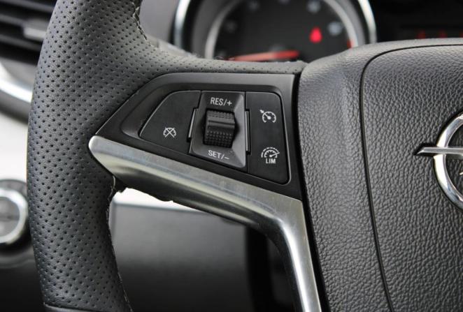 Opel Mokka I с пробегом 2014 года, цена 960 000 рублей, 235350 км, внедорожник, Автокод Объявления
