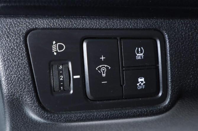 Hyundai Solaris II с пробегом 2018 года, цена 799 000 рублей, 380000 км, седан, Автокод Объявления