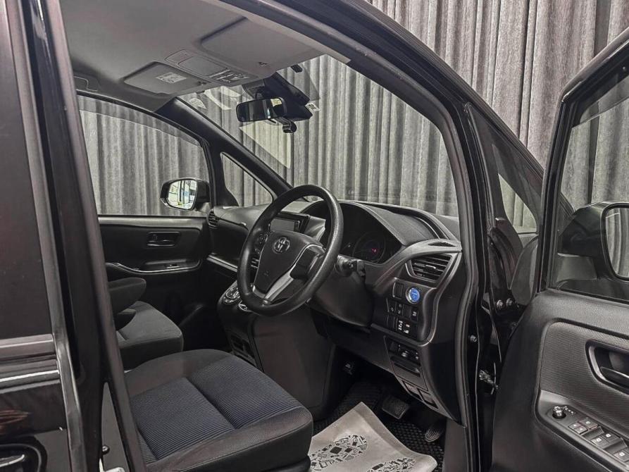 Toyota Noah III (R80) Рестайлинг Красноярск  - изображение 9