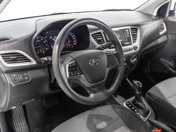 Hyundai Solaris II Рестайлинг с пробегом 2021 года, цена 1 732 658 рублей, 72677 км, седан, Автокод Объявления