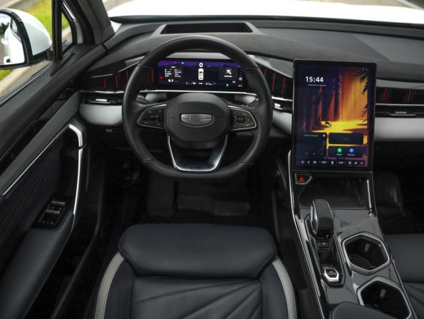 Geely Atlas II с пробегом 2024 года, цена 2 999 000 рублей, 53894 км, внедорожник, Автокод Объявления