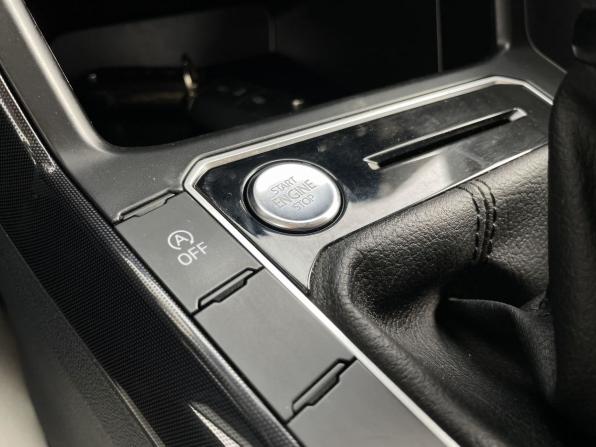 Volkswagen Lavida III Рестайлинг с пробегом 2023 года, цена 2 468 000 рублей, 13799 км, седан, Автокод Объявления