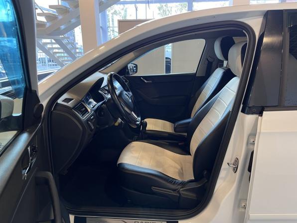 Skoda Rapid I с пробегом 2016 года, цена 930 000 рублей, 212431 км, лифтбек, Автокод Объявления