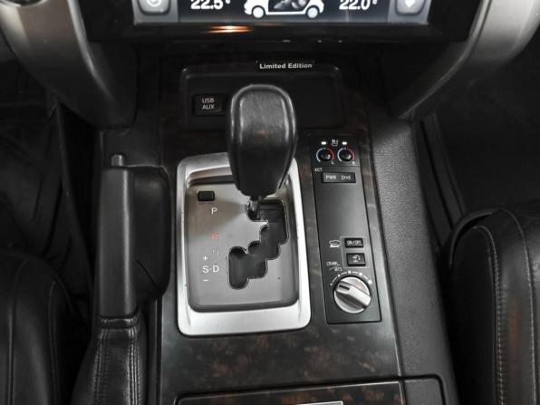 Toyota Land Cruiser 200 Series Рестайлинг 1 с пробегом 2013 года, цена 3 090 000 рублей, 296463 км, внедорожник, Автокод Объявления