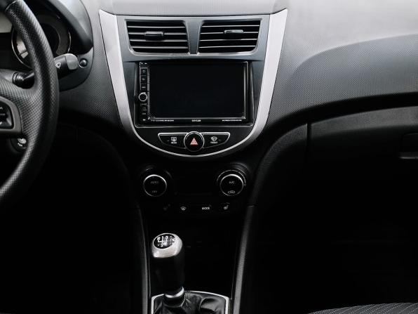 Hyundai Solaris I Рестайлинг с пробегом 2015 года, цена 803 000 рублей, 180800 км, седан, Автокод Объявления