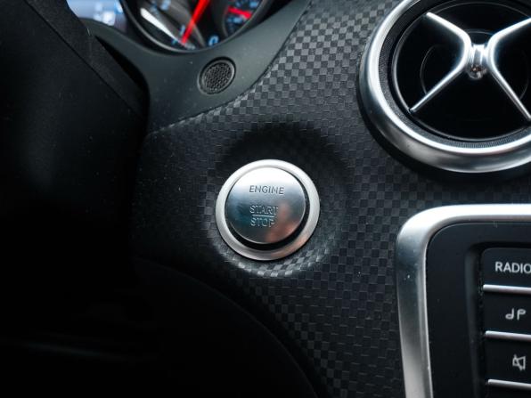 Mercedes-Benz A-Класс III (W176) Рестайлинг с пробегом 2017 года, цена 1 799 000 рублей, 111478 км, хэтчбек, Автокод Объявления