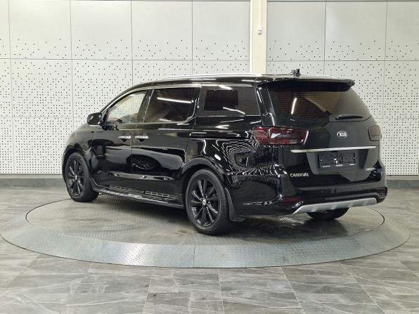 Kia Carnival III с пробегом 2018 года, цена 1 490 000 рублей, 132374 км, минивэн, Автокод Объявления