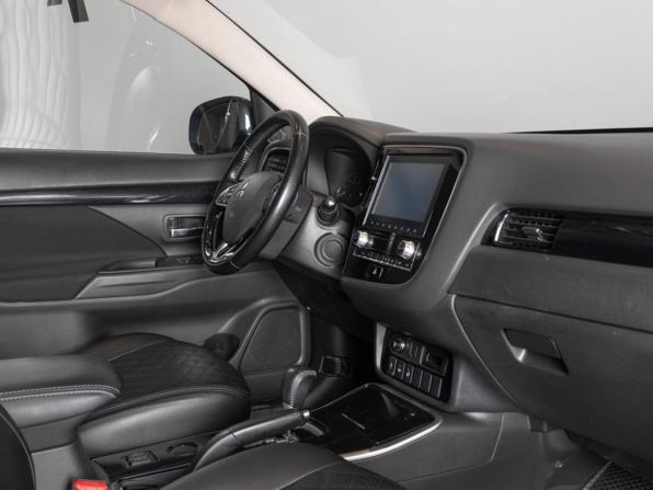 Mitsubishi Outlander III Рестайлинг 3 с пробегом 2021 года, цена 2 449 658 рублей, 104487 км, внедорожник, Автокод Объявления