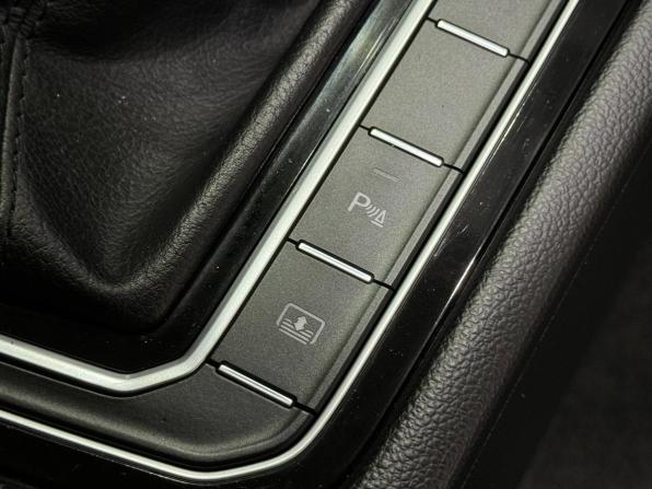 Volkswagen Passat B8 Рестайлинг с пробегом 2019 года, цена 2 019 900 рублей, 212000 км, седан, Автокод Объявления