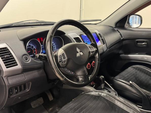 Mitsubishi Outlander II Рестайлинг с пробегом 2011 года, цена 1 080 000 рублей, 392478 км, внедорожник, Автокод Объявления
