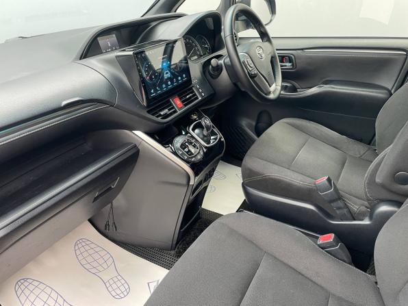 Toyota Esquire I с пробегом 2015 года, цена 1 850 000 рублей, 167697 км, минивэн, Автокод Объявления