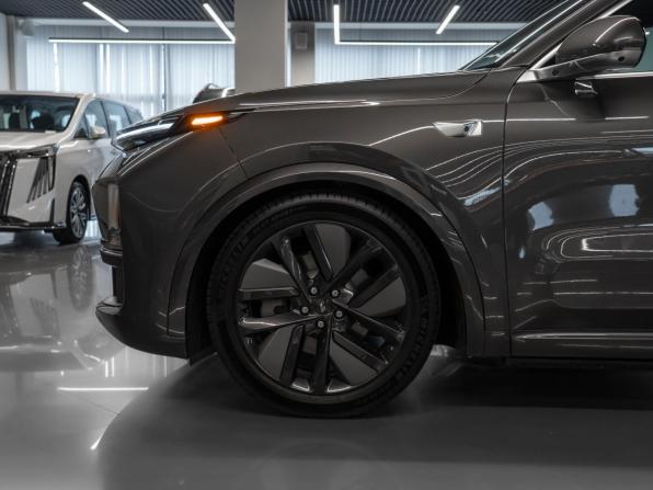 Li Auto (Lixiang) L9 I Рестайлинг с пробегом 2025 года, цена 10 700 000 рублей, 44 км, внедорожник, Автокод Объявления