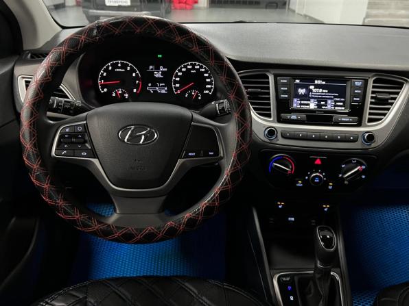 Hyundai Solaris II Рестайлинг с пробегом 2022 года, цена 1 600 000 рублей, 74115 км, седан, Автокод Объявления