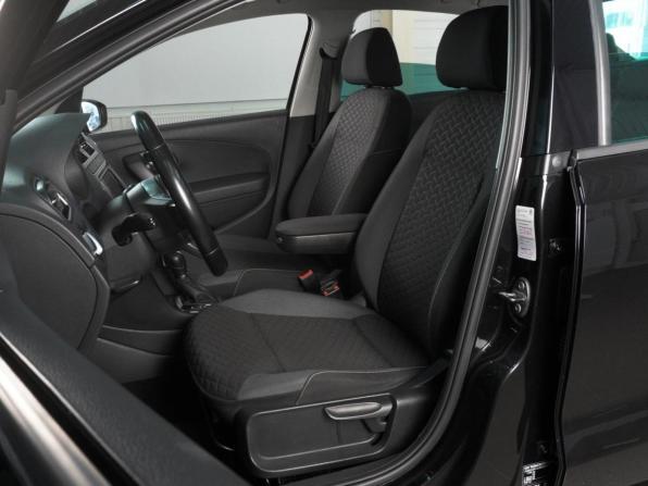 Volkswagen Polo V Рестайлинг с пробегом 2018 года, цена 1 385 000 рублей, 120719 км, седан, Автокод Объявления