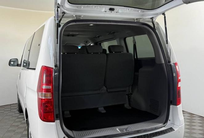 Hyundai H-1 II Рестайлинг 2 с пробегом 2021 года, цена 2 800 000 рублей, 115582 км, минивэн, Автокод Объявления