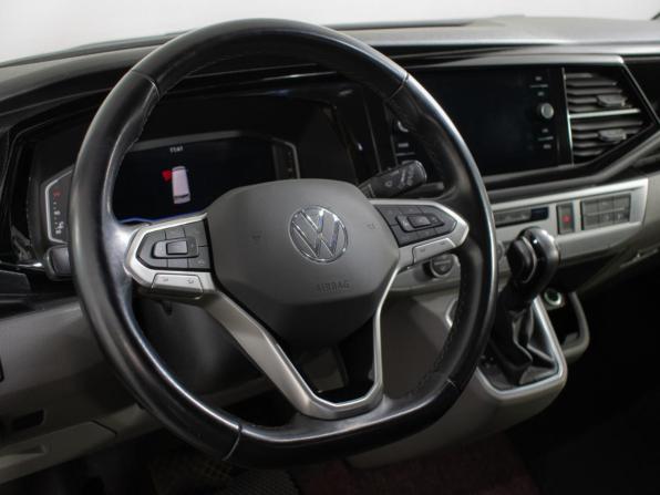 Volkswagen Caravelle T6 Рестайлинг с пробегом 2021 года, цена 3 835 000 рублей, 233649 км, минивэн, Автокод Объявления