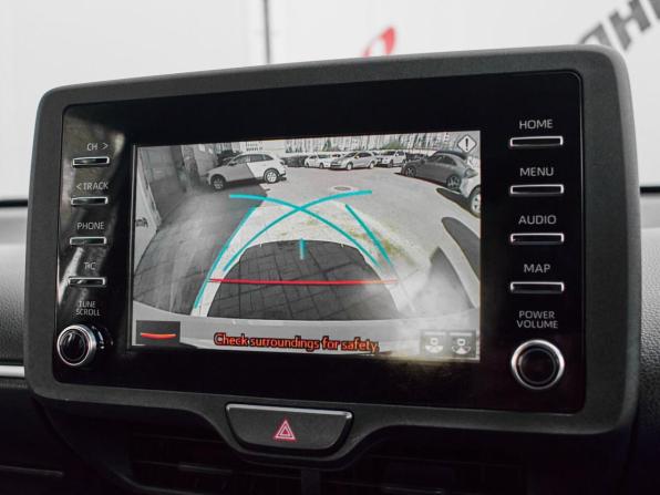 Toyota Yaris IV с пробегом 2021 года, цена 1 370 000 рублей, 66183 км, хэтчбек, Автокод Объявления
