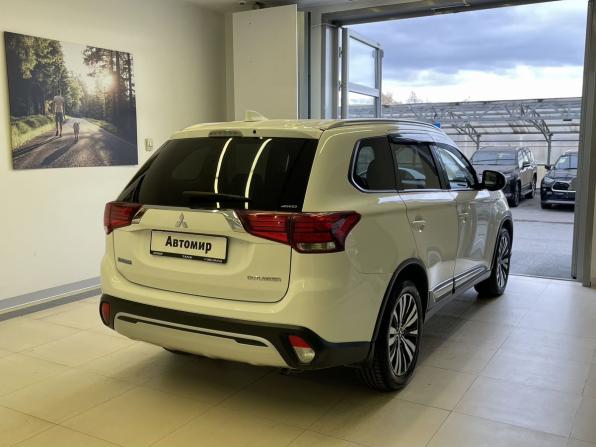 Mitsubishi Outlander III Рестайлинг 3 с пробегом 2019 года, цена 2 200 000 рублей, 131172 км, внедорожник, Автокод Объявления