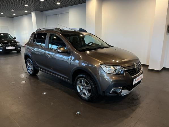Renault Sandero II Рестайлинг с пробегом 2021 года, цена 1 290 000 рублей, 99010 км, хэтчбек, Автокод Объявления