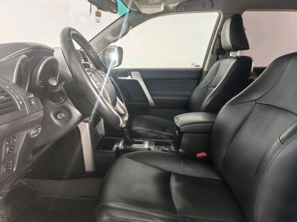 Toyota Land Cruiser Prado 150 Series Рестайлинг 1 с пробегом 2013 года, цена 2 699 000 рублей, 205910 км, внедорожник, Автокод Объявления