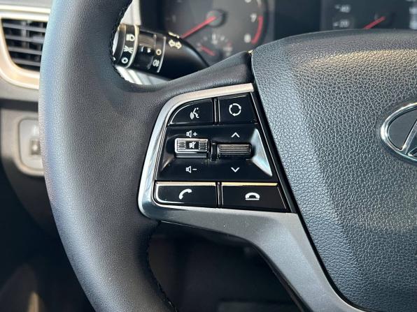 Hyundai Solaris II с пробегом 2019 года, цена 1 230 000 рублей, 103300 км, седан, Автокод Объявления