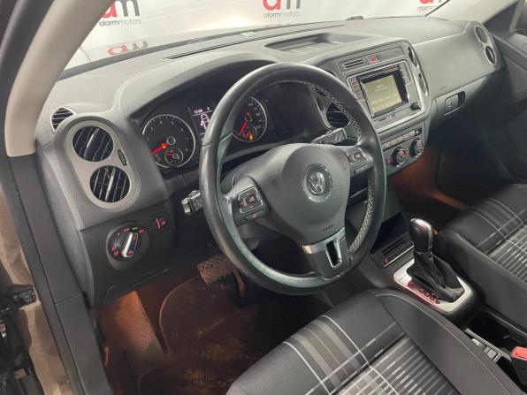 Volkswagen Tiguan I Рестайлинг с пробегом 2015 года, цена 1 699 000 рублей, 128000 км, внедорожник, Автокод Объявления