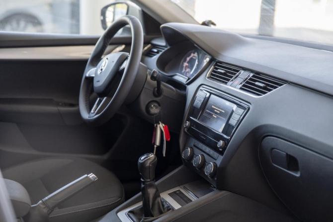 Skoda Octavia III (A7) Рестайлинг с пробегом 2019 года, цена 2 240 000 рублей, 159486 км, лифтбек, Автокод Объявления