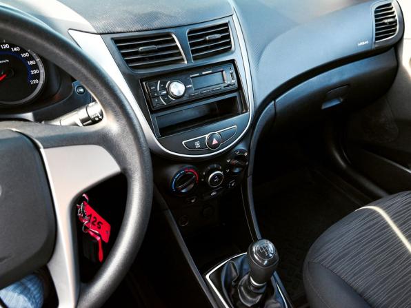 Hyundai Solaris I Рестайлинг с пробегом 2015 года, цена 1 075 000 рублей, 108000 км, седан, Автокод Объявления