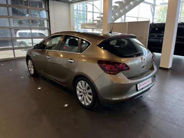 Opel Astra J Рестайлинг с пробегом 2013 года, цена 870 000 рублей, 98605 км, хэтчбек, Автокод Объявления