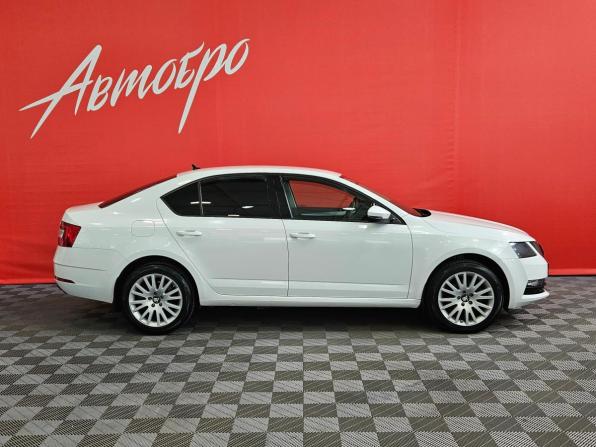 Skoda Octavia III (A7) Рестайлинг с пробегом 2020 года, цена 1 895 000 рублей, 41720 км, лифтбек, Автокод Объявления