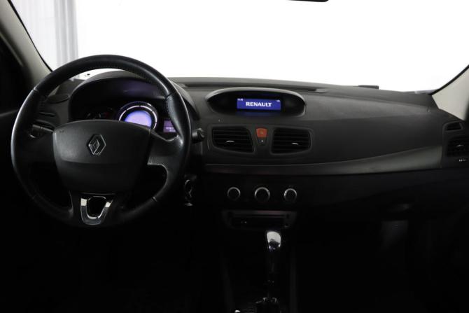 Renault Fluence I Рестайлинг с пробегом 2015 года, цена 769 990 рублей, 157426 км, седан, Автокод Объявления