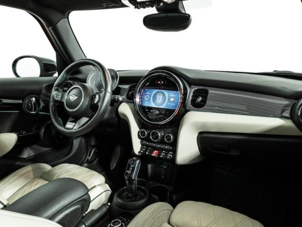 Mini Hatch III (F55/F56) Рестайлинг 2 с пробегом 2021 года, цена 2 649 700 рублей, 40838 км, хэтчбек, Автокод Объявления
