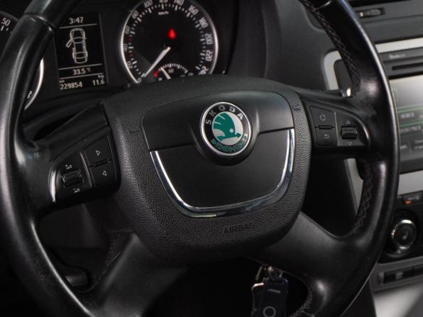 Skoda Octavia II (A5) Рестайлинг с пробегом 2012 года, цена 799 000 рублей, 229854 км, лифтбек, Автокод Объявления