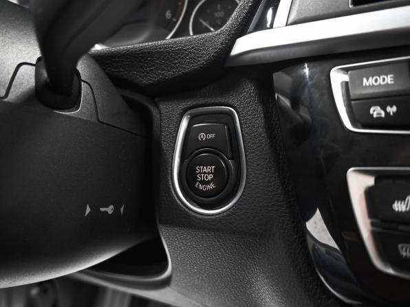 BMW 3 серии VI (F3x) Рестайлинг с пробегом 2016 года, цена 1 895 000 рублей, 302271 км, седан, Автокод Объявления