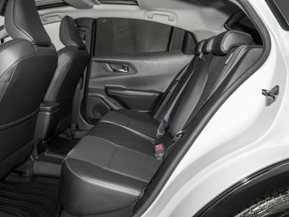 Toyota Prius V (XW60) с пробегом 2023 года, цена 4 360 000 рублей, 13255 км, лифтбек, Автокод Объявления