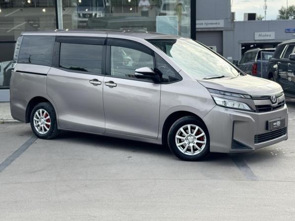 Toyota Voxy III (R80) Рестайлинг с пробегом 2018 года, цена 1 899 000 рублей, 212983 км, минивэн, Автокод Объявления