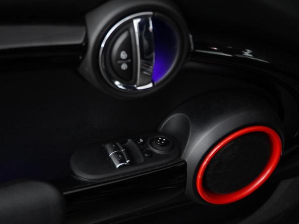 Mini Hatch III (F55/F56) Рестайлинг с пробегом 2019 года, цена 2 498 053 рубля, 125940 км, хэтчбек, Автокод Объявления