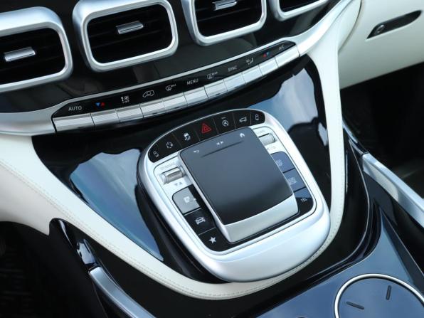 Mercedes-Benz V-Класс III (W447) Рестайлинг с пробегом 2024 года, цена 8 995 000 рублей, 7940 км, минивэн, Автокод Объявления