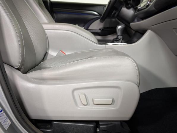 Toyota Highlander III (XU50) Рестайлинг с пробегом 2017 года, цена 3 640 000 рублей, 153000 км, внедорожник, Автокод Объявления