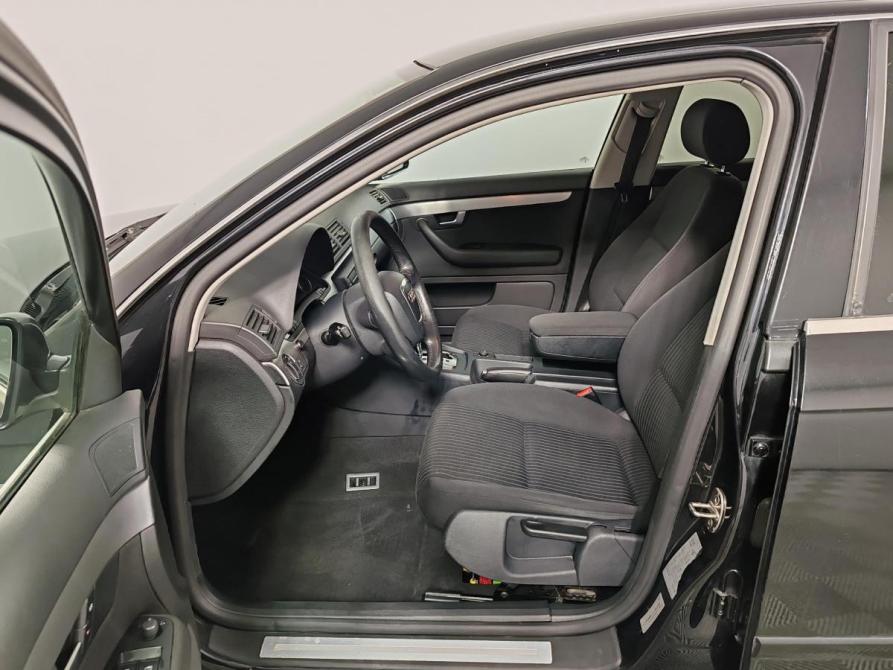 Audi A4 III (B7) Москва  - изображение 16