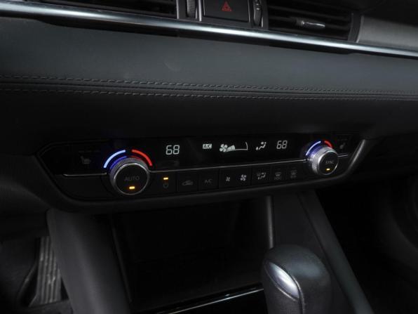 Mazda 6 III (GJ) Рестайлинг 2 с пробегом 2021 года, цена 2 950 000 рублей, 21264 км, седан, Автокод Объявления