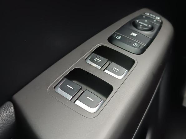 Kia Sportage IV Рестайлинг с пробегом 2019 года, цена 2 410 000 рублей, 68387 км, внедорожник, Автокод Объявления