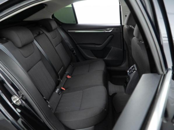 Skoda Octavia III (A7) Рестайлинг с пробегом 2018 года, цена 1 900 046 рублей, 113699 км, лифтбек, Автокод Объявления