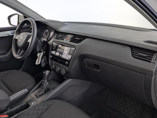 Skoda Octavia III (A7) Рестайлинг с пробегом 2020 года, цена 1 765 000 рублей, 117592 км, лифтбек, Автокод Объявления