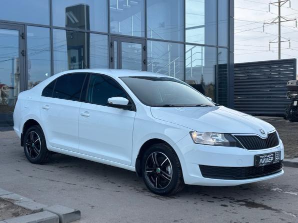 Skoda Rapid I Рестайлинг с пробегом 2018 года, цена 1 285 000 рублей, 111800 км, лифтбек, Автокод Объявления